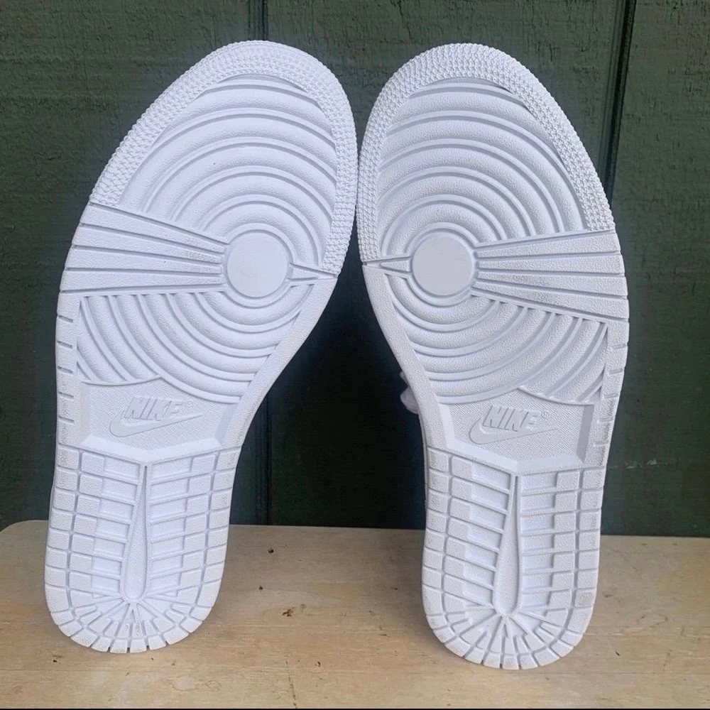 Air Jordan 1 Mid Triple White Patent Swoosh BQ6472-100 Women’s Size 11 Mens 9.5 - Picture 10 of 12